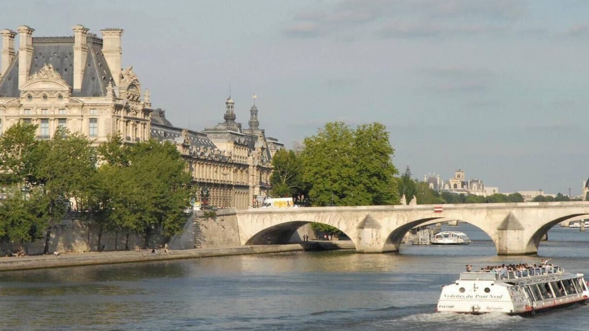 Saint-Germain-l'Auxerrois Apartment | LUXE- 250 M2 PARISIAN ELEGANCE LOCATED NEXT TO LOUVRE AT RUE SAINT HONORE