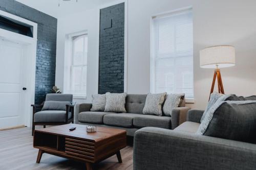 Soulard Apartment | Luxe 2BR Oasis Patio & Laundry Soulard