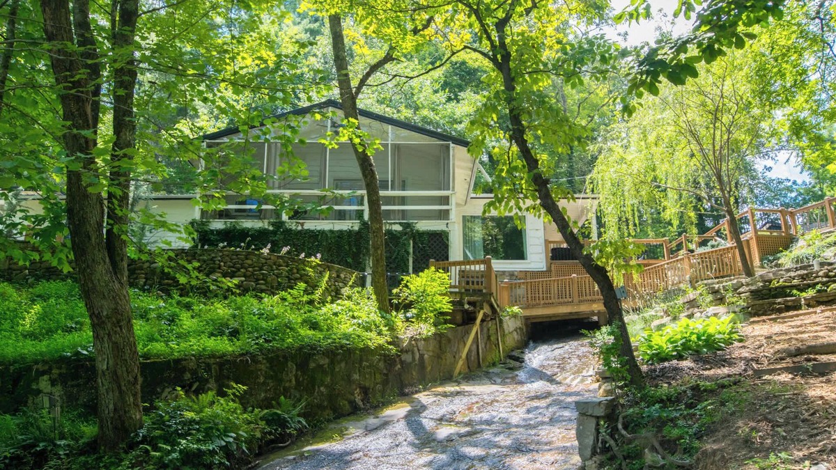 Hendersonville House | Luxe 3BR w/Private Waterfall | 15 min to Town