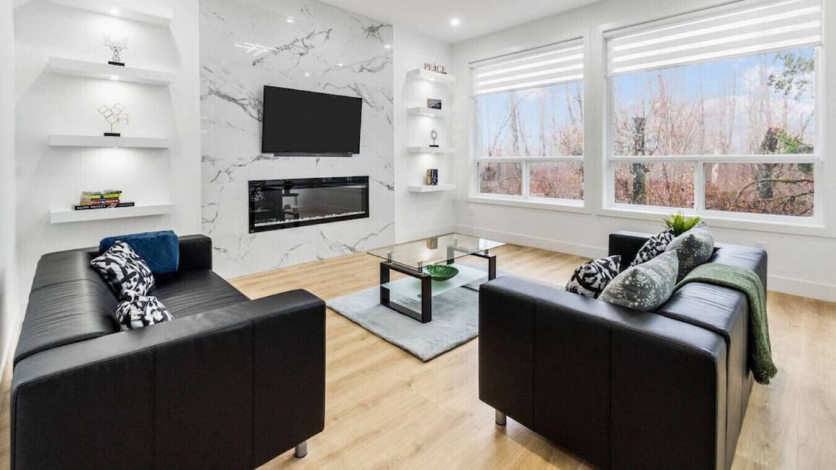 Willoughby House | Luxe 4 bd Home in Langley
