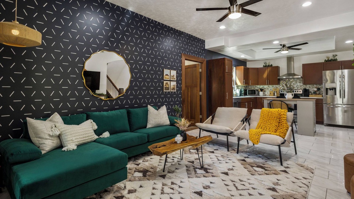 Lincoln House | Luxe 4bd - Movie, Games - Centrally Located