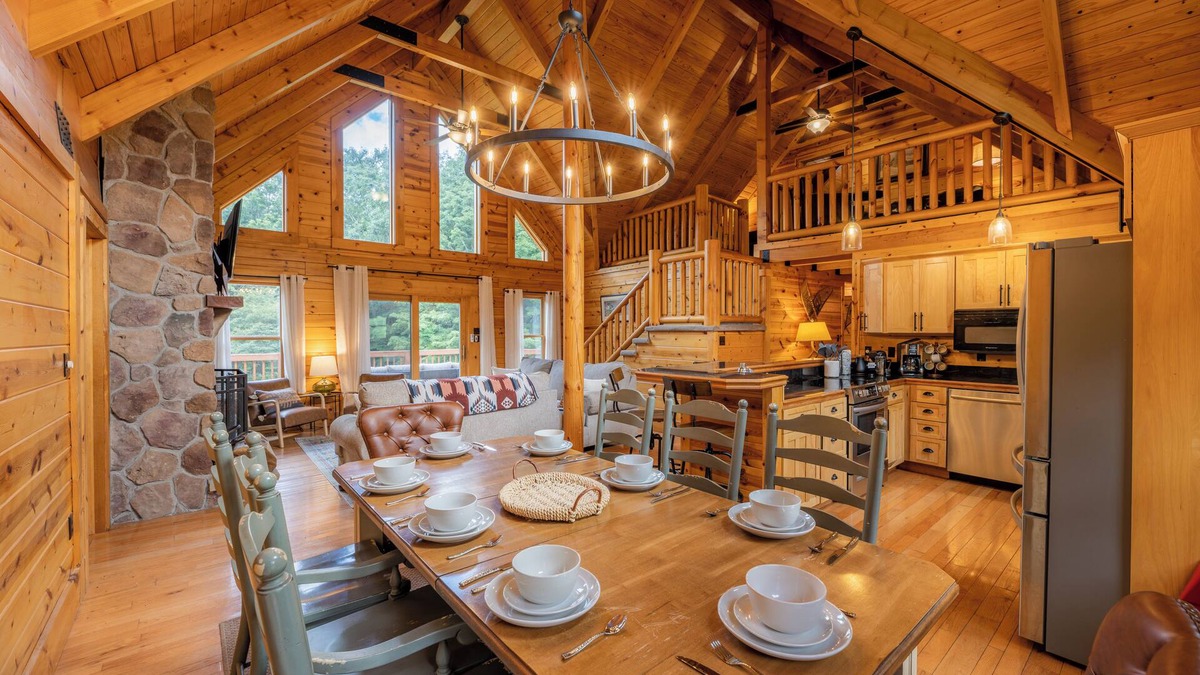 Mace House | Luxe 4BR Cabin | Hot Tub- Cozy Retreat by Snowshoe