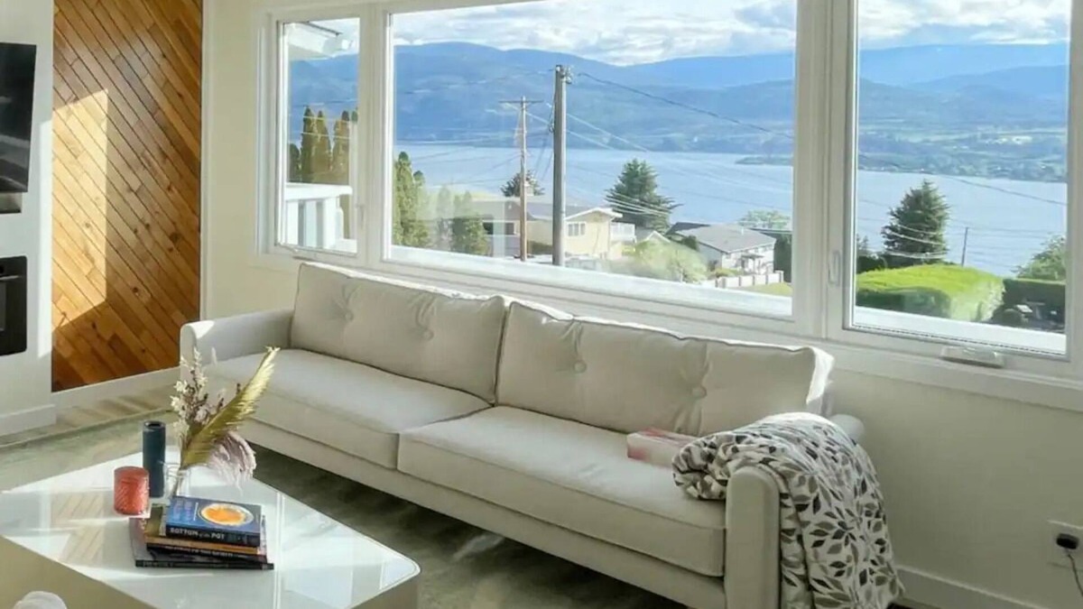 Okanagan-Similkameen House | Luxe 4br Lakeview House, Steps to Wineries & KVR