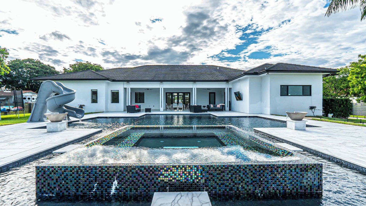 Southwest Ranches House | Luxe 5 BR Estate on 2.5 Acres with Saltwater Pool