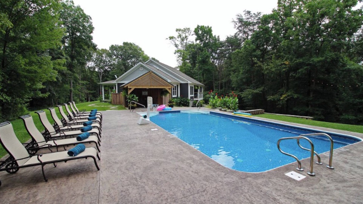 Rockbridge Cabin | Luxe 6-bedroom Lodge - Seasonal Pool, Theater Room, Short Drive to State Parks