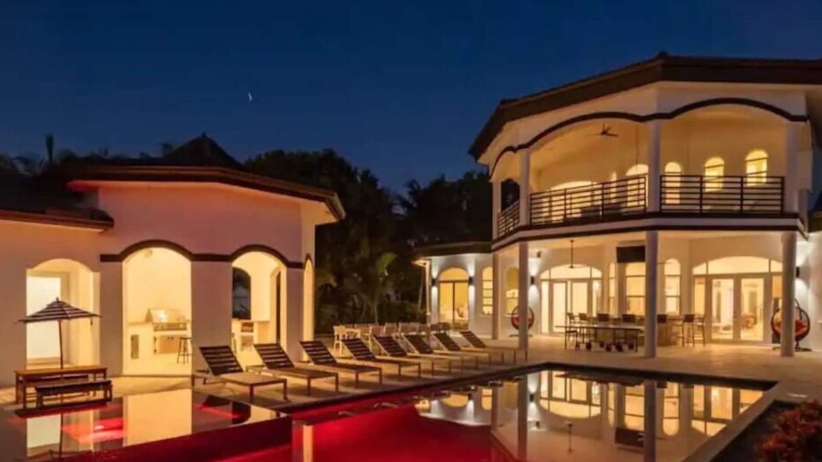 Davie House | Luxe 8BR Mansion|Pool|Cinema