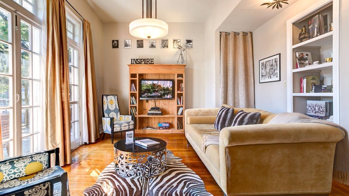 Faubourg Livaudais Bed & Breakfast | Luxe Balcony Views of New Orleans Garden District