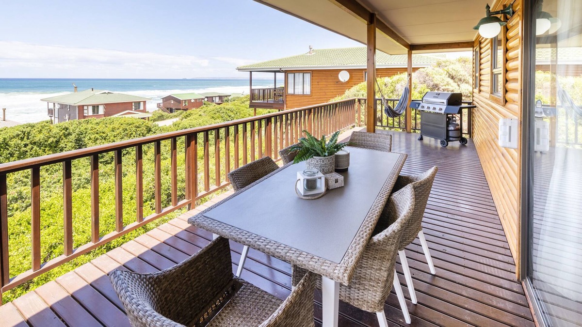 Bothastrand House | LUXE Beach House - STUNNING Sea Views - Beach 3min WALK - Heart of GARDEN ROUTE