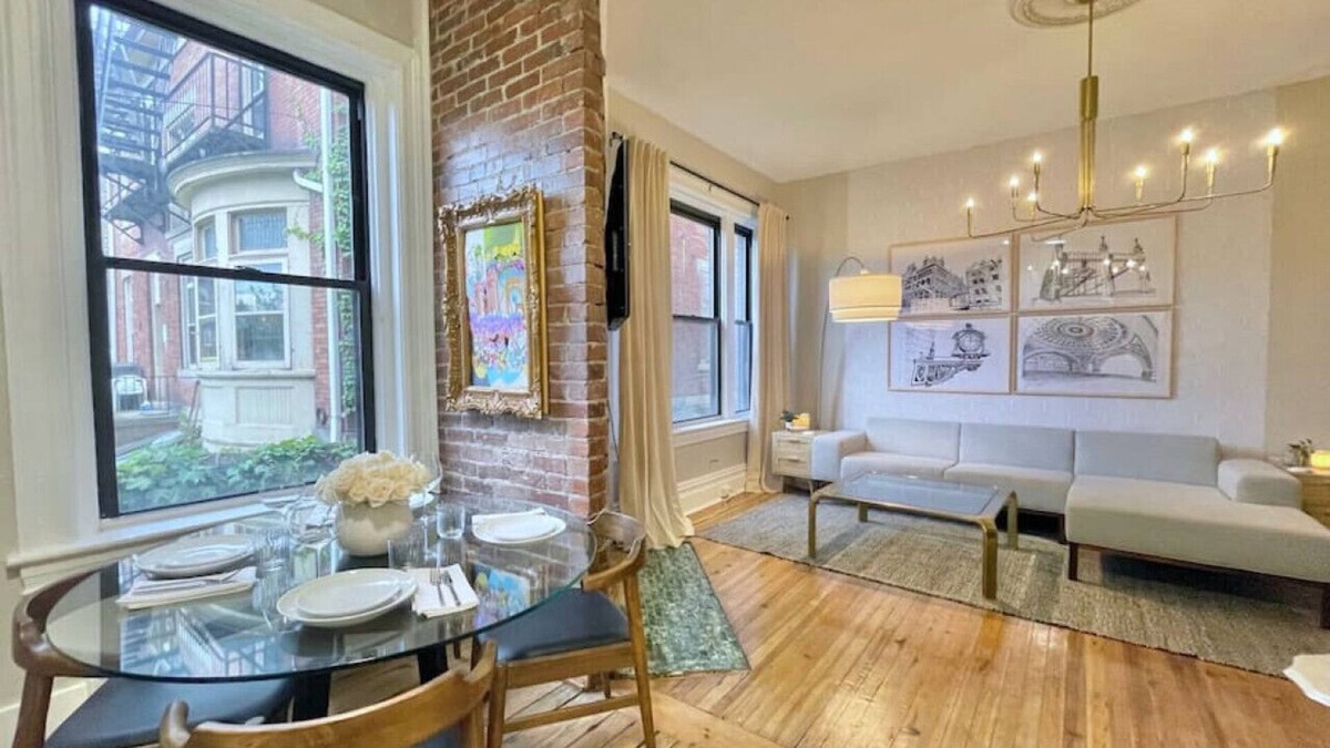 Bloomfield Apartment | Luxe Bloomfield Apt ❈ UPMC/Pitt/CMU ❈ Free Parking