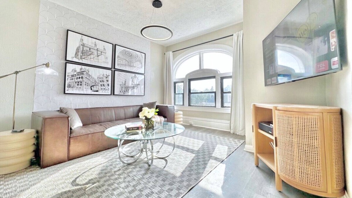 Bloomfield Apartment | Luxe Bloomfield Penthouse | Pitt/CMU/UPMC | Modern