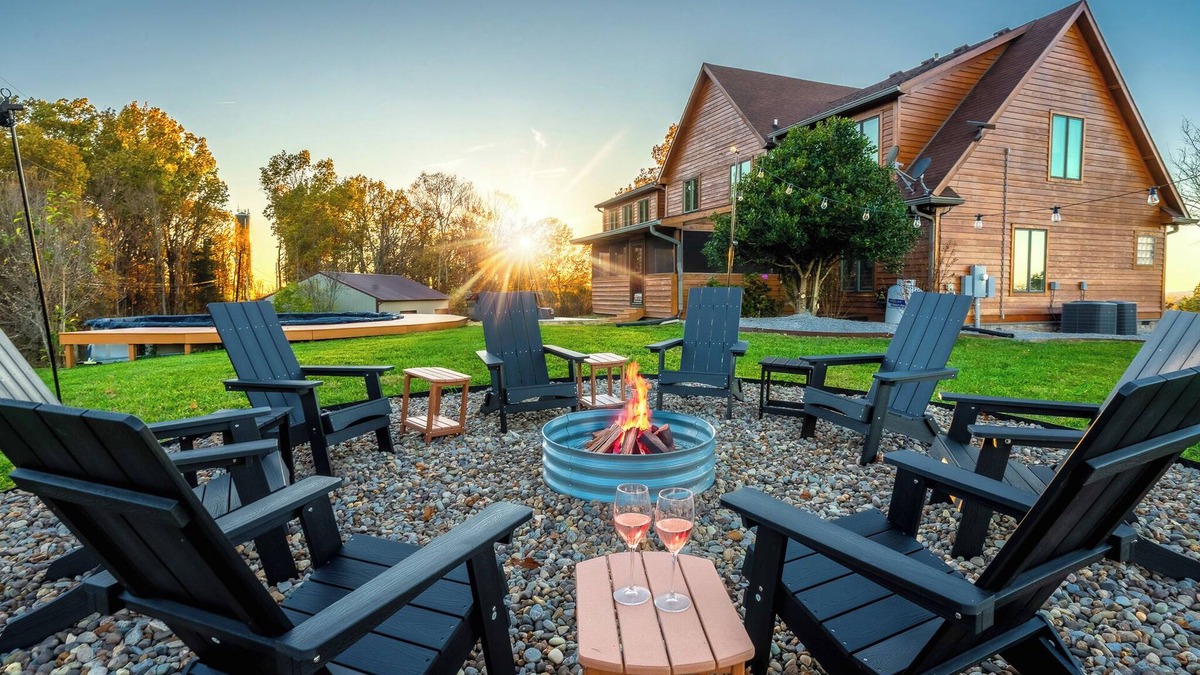 Lawrenceburg Cabin | Luxe Bourbon Trail Cabin– Hot Tub/Pickleball/Fire Pit/Pool/Game Room