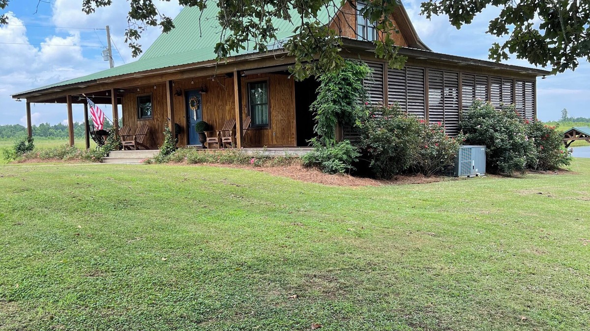 Philadelphia Cabin | Luxe cabin minutes away from Marty Stuart's Congress of Country Music