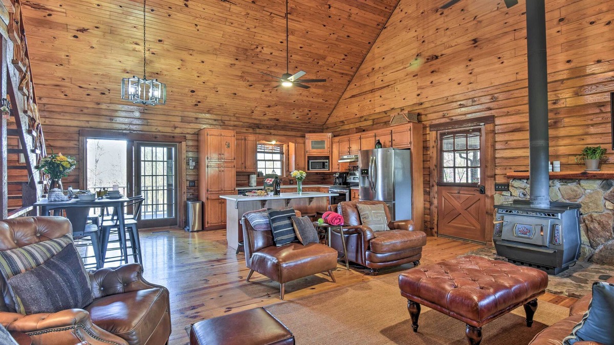 Pearcy Cabin | Luxe Cabin w/Hot Tub on 5 Acres in Pearcy!