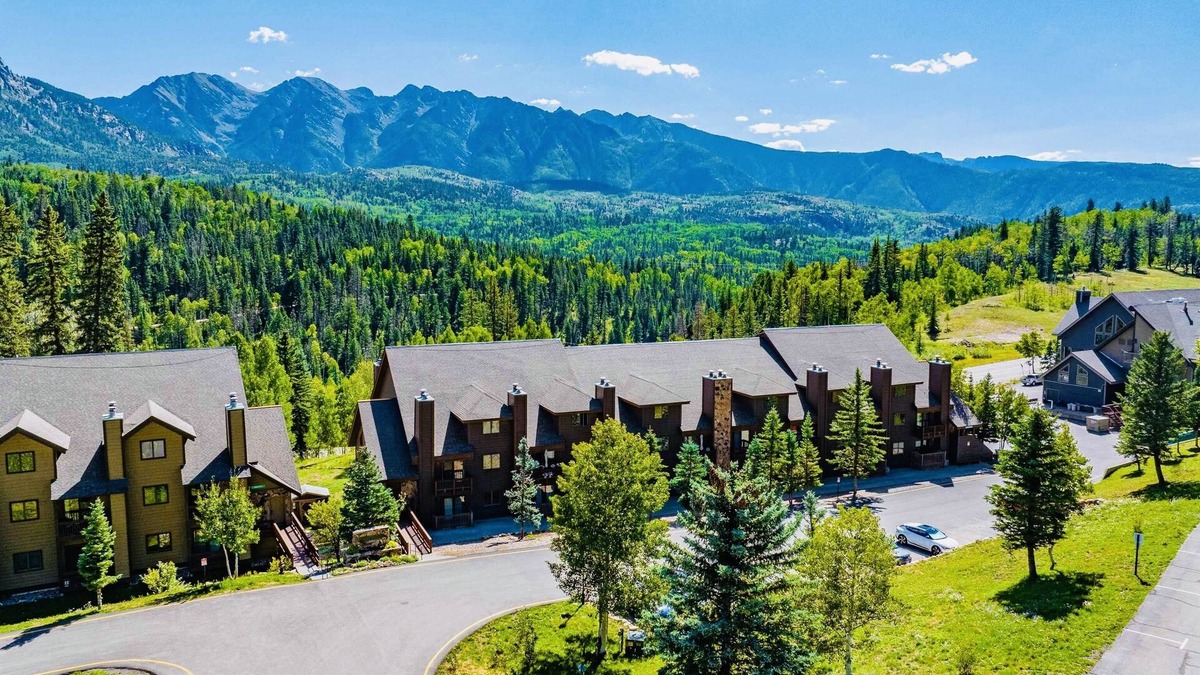 Purgatory House | Luxe Cascade 3 bedroom, 3 bath townhome. Sleeps 10. Just north of Purgatory.