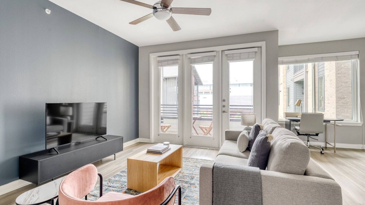 Highland Apartment | Luxe Central Austin 1BR w/ Gym, Pool & W/D, nr cafe, by Blueground