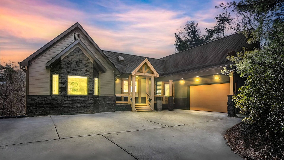 Foxfire Estates House | Luxe designer home with epic entertaining space, hot tub & movie room
