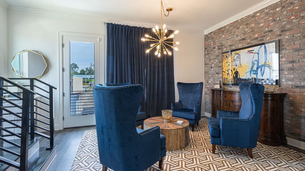 Tyler House | Luxe Downtown Townhouse – Walkable, Stylish & Spacious