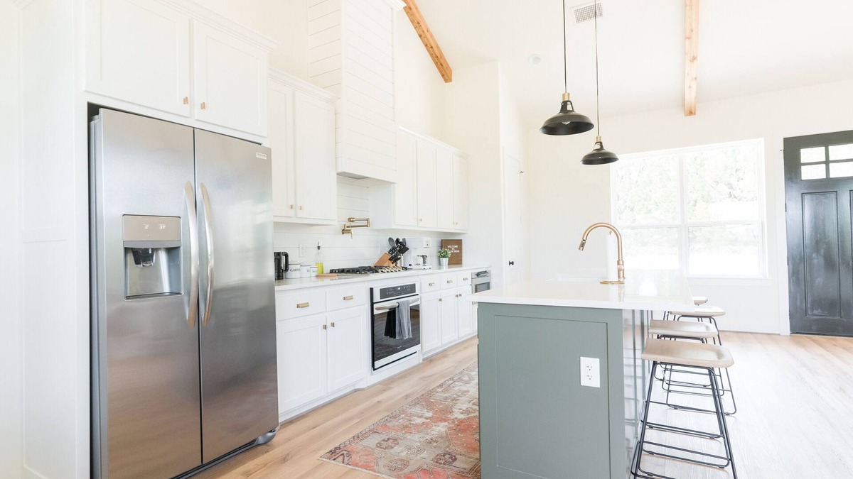 Glen Rose House | Luxe Farmhouse | Fossil Rim | Dino Valley | Tesla + EV Charging