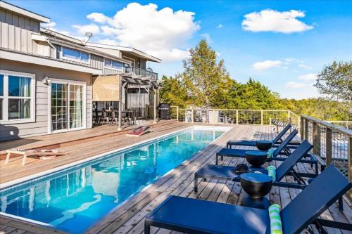 Manor House | Luxe Farmhouse ~ Hot Tub + Pool ~ Great4Gatherings