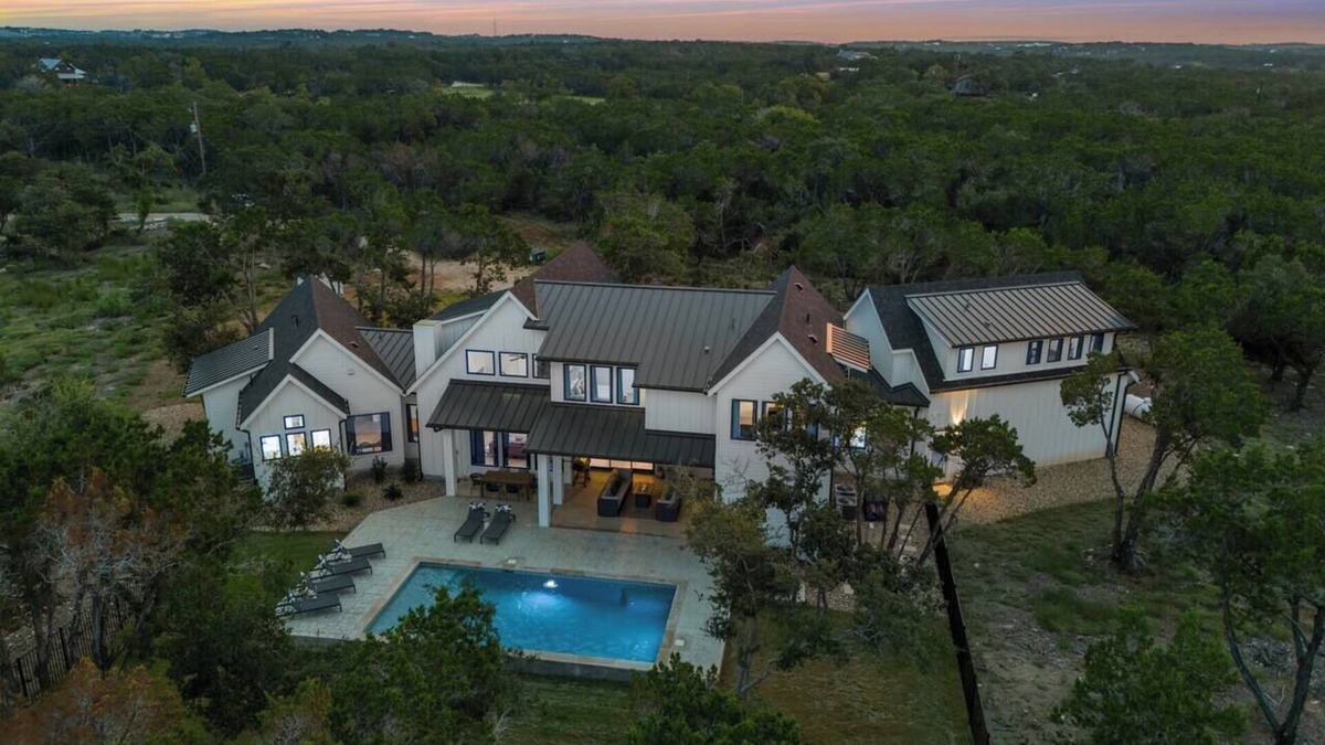 Austin House | Luxe Farmhouse w/Pool and Spa on 4 Acres