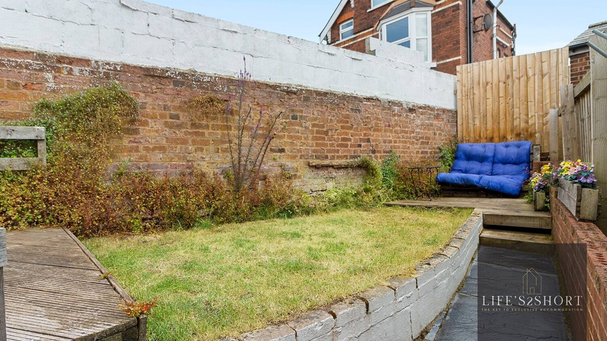 Exeter Apartment | Luxe Garden House City Centre