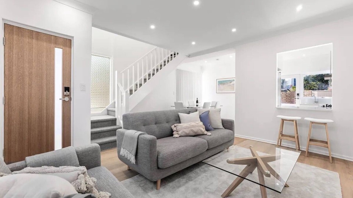Glenelg House | Luxe Glenelg No.1 | Beach, Backyard, Jetty Rd, Carport, BBQ, WiFi & Airport