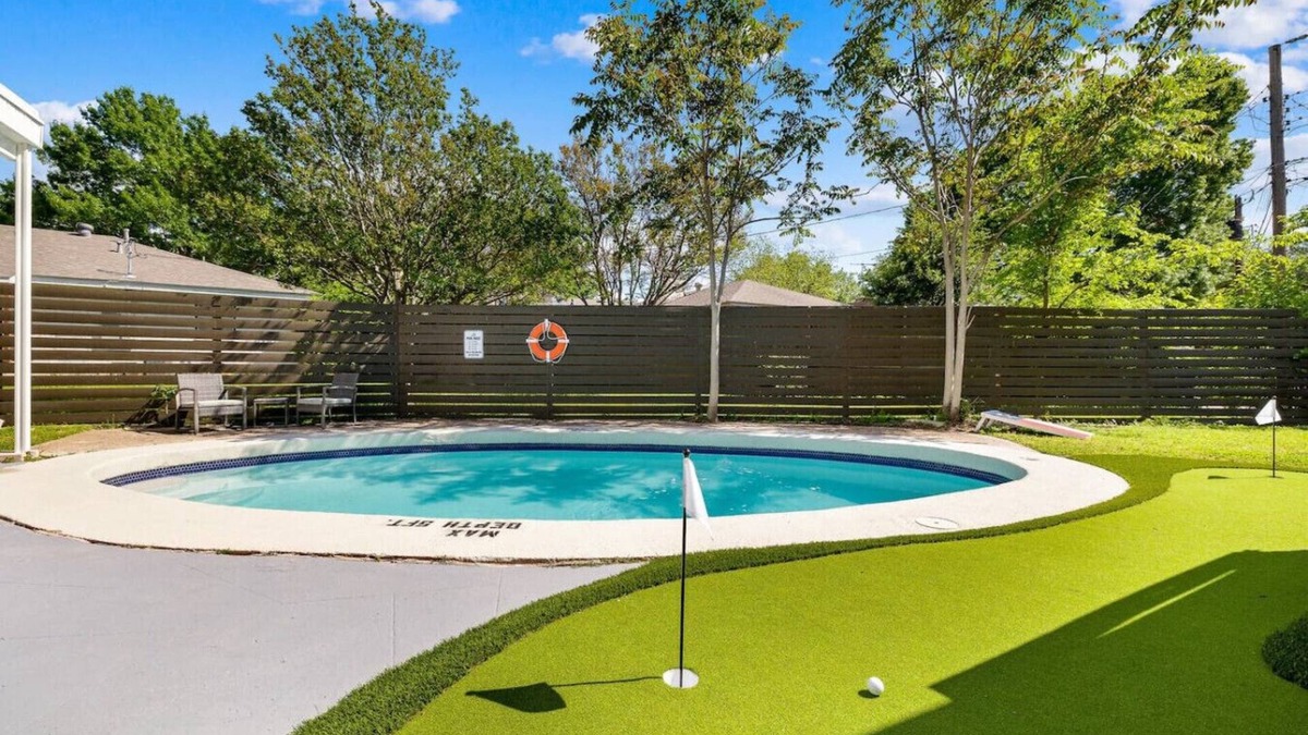 White Rock Hills House | Luxe Golfers' Oasis - Pool, Mini-Golf, Hot Tub!