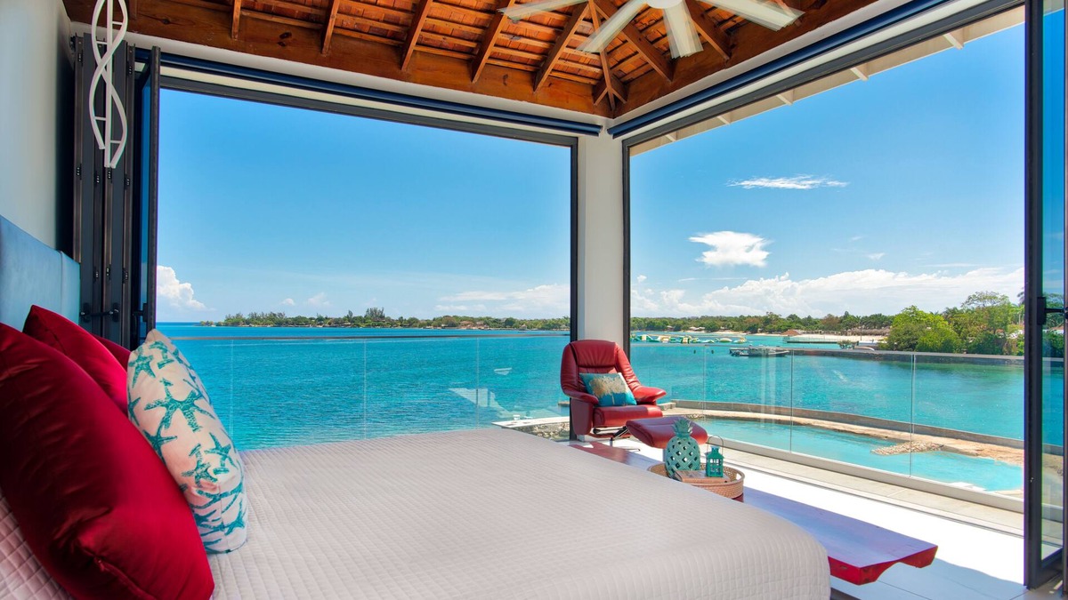 Discovery Bay House | Luxe Grand Villa: New, Ultra Modern Luxury 6 Bedroom private beach villa.