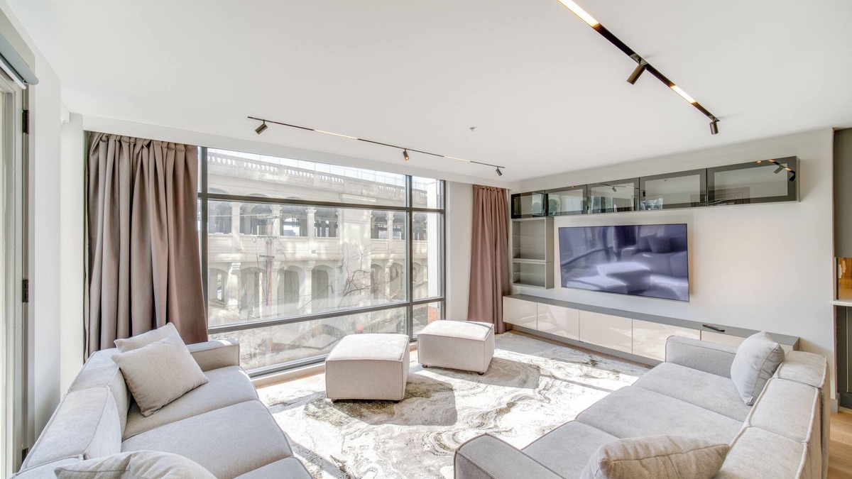 Ohio City Apartment | Luxe High-Rise 2 Mi to Dtwn Cleveland: WFH Ready!