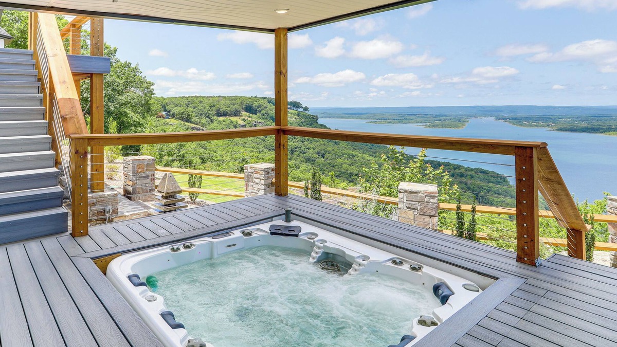 Quitman House | Luxe Home w/Panoramic Greers Ferry Lake Views