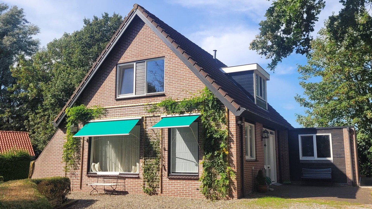 Delfstrahuizen Villa | Luxe huis de Freule met eigen aanleg en zwemplek.