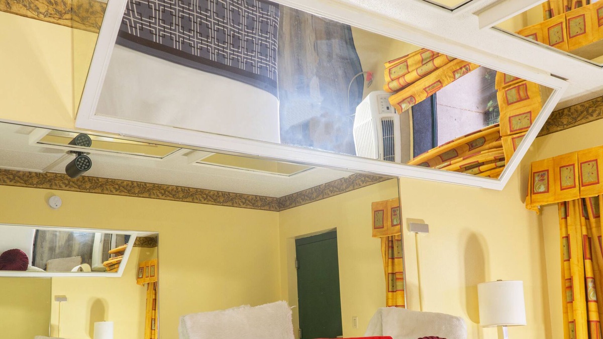 Dolton Hotel | Luxe Inn and Suites