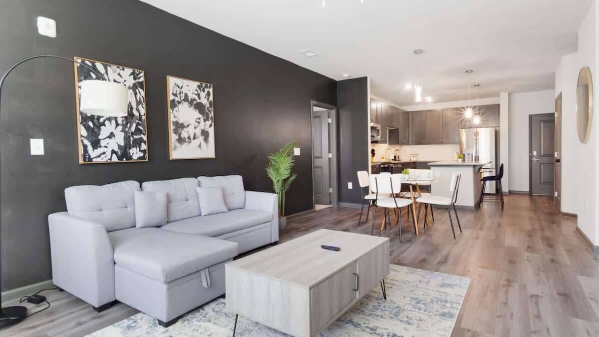 North Raleigh Apartment | Luxe King 2 Bedroom Suite in North Raleigh!