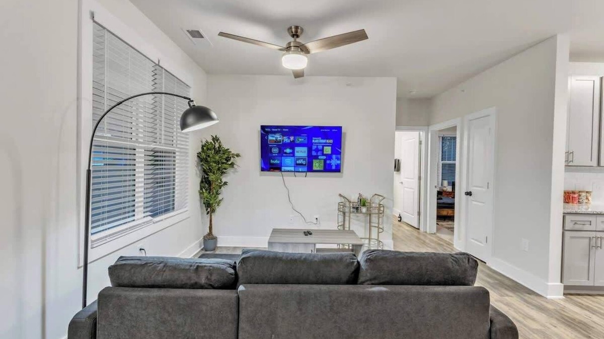 Hayes Apartment | Luxe King 3BR Suite Mins to Downtown Durham!