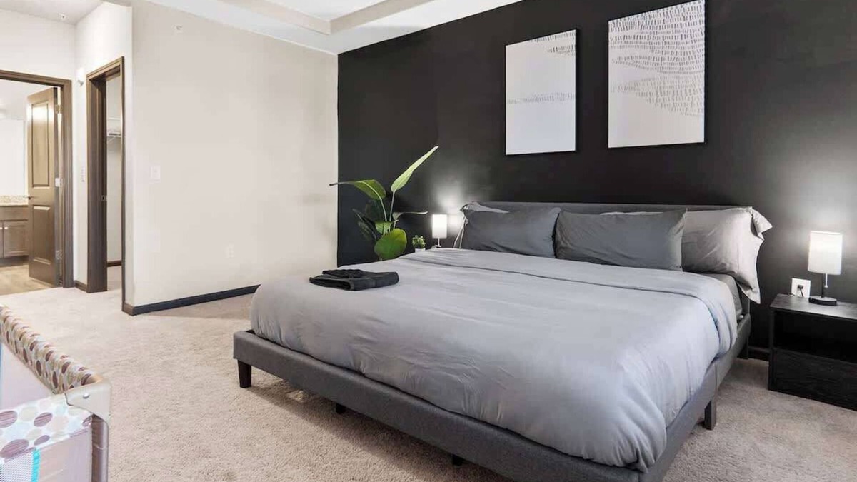 North Raleigh Apartment | Luxe King 3BR Suite North Raleigh!