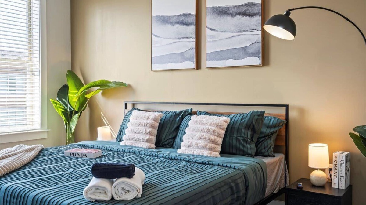 Charlotte Apartment | Luxe King 3BR Suite Waverly Charlotte!
