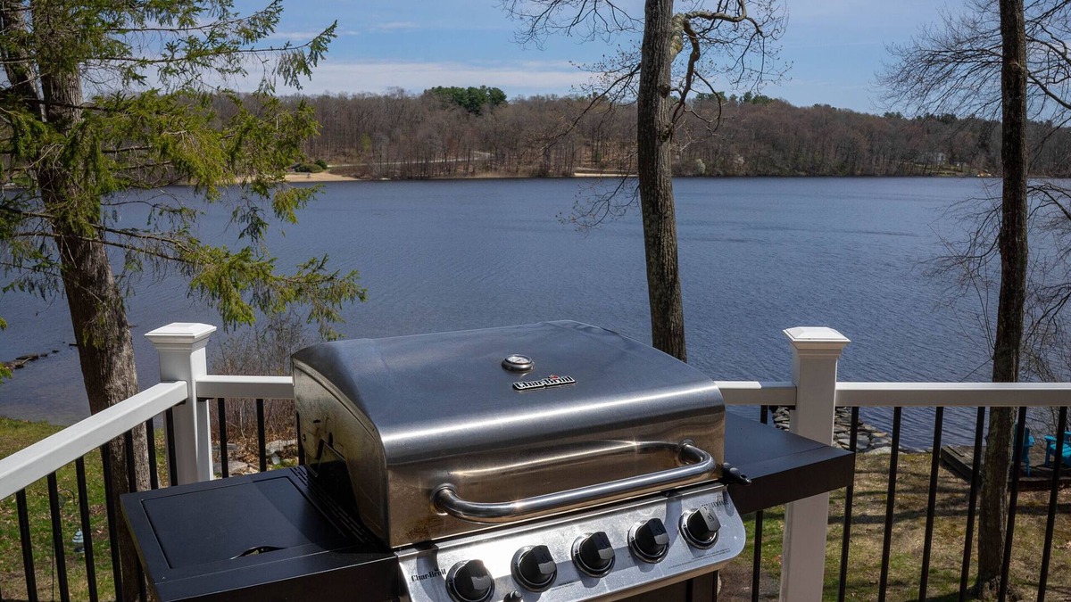 Vernon House | Luxe Lake House