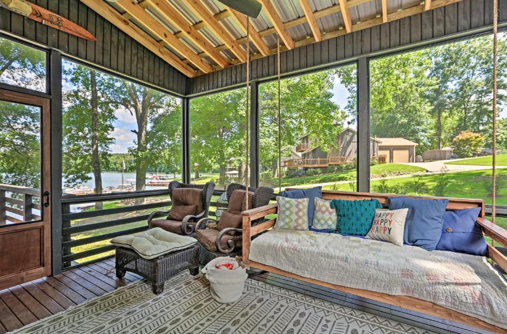 Alexander City House | Luxe Lake Martin Cabin with Dock Boat and Hike!