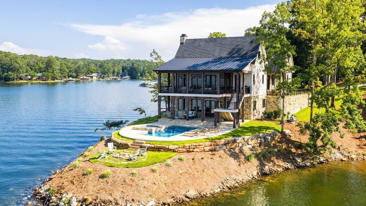Dadeville House | Luxe Lake Martin Home Pool/Hot Tub Boat Dock
