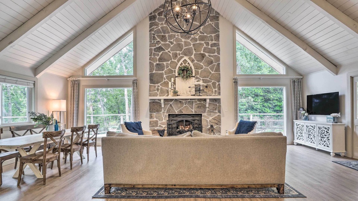 Flowery Branch House | Luxe Lakefront Home w/ Large Deck & Kayaks!