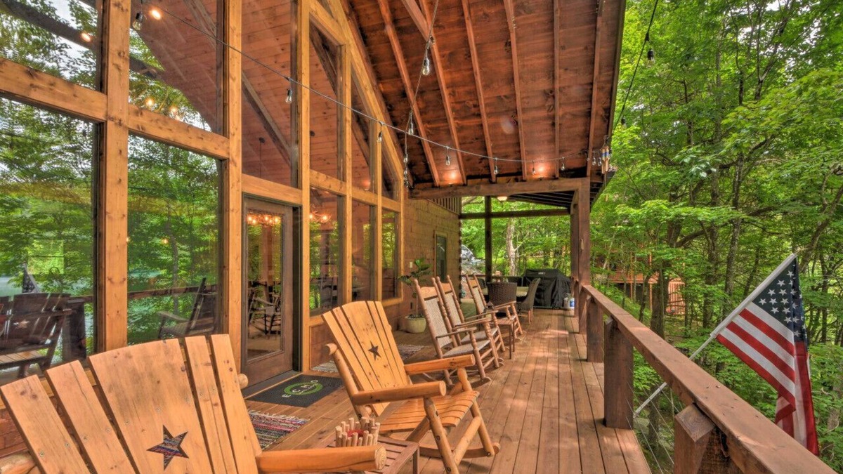 Topton Cabin | Luxe Lakefront Lodge w Dock, Hot Tub & Game Room
