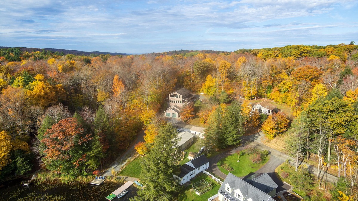 Town of Grafton House | Luxe Lakefront Paradise, King Beds, Game Room, Direct Lake Access