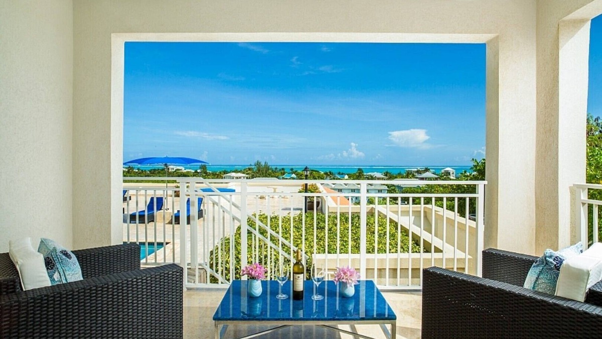 The Bight Condo | LUXE, LARGE ONE BEDROOM- DESIGNER'S PERSONAL OCEAN VIEW RETREAT, La Vista Azul