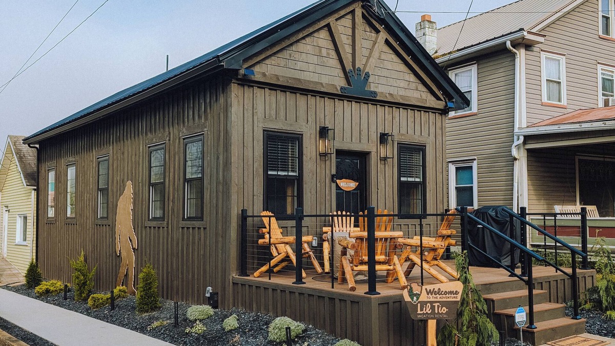 Tionesta Cabin | {LUXE Lil Tio} Downtown Retreat - 5 Min Walk To River Access w/Firepit & Grill