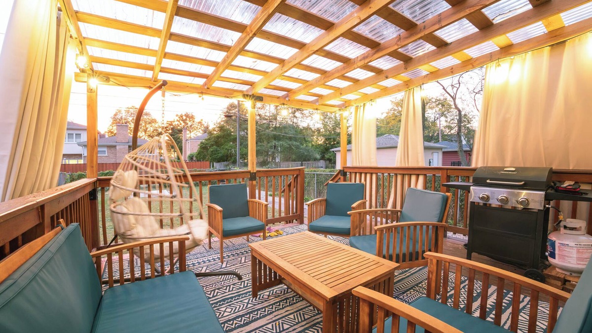 Skokie House | Luxe Limewash Getaway w/Sun Deck