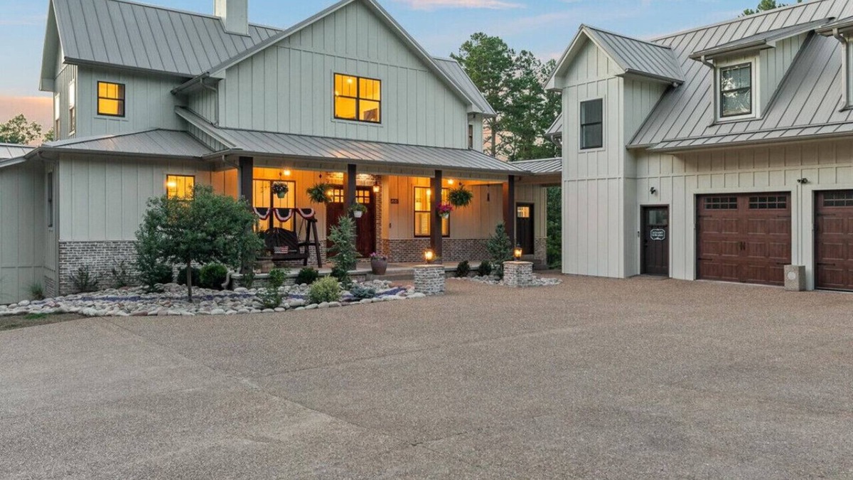Eureka Springs House | Luxe Lodge in Eureka Springs