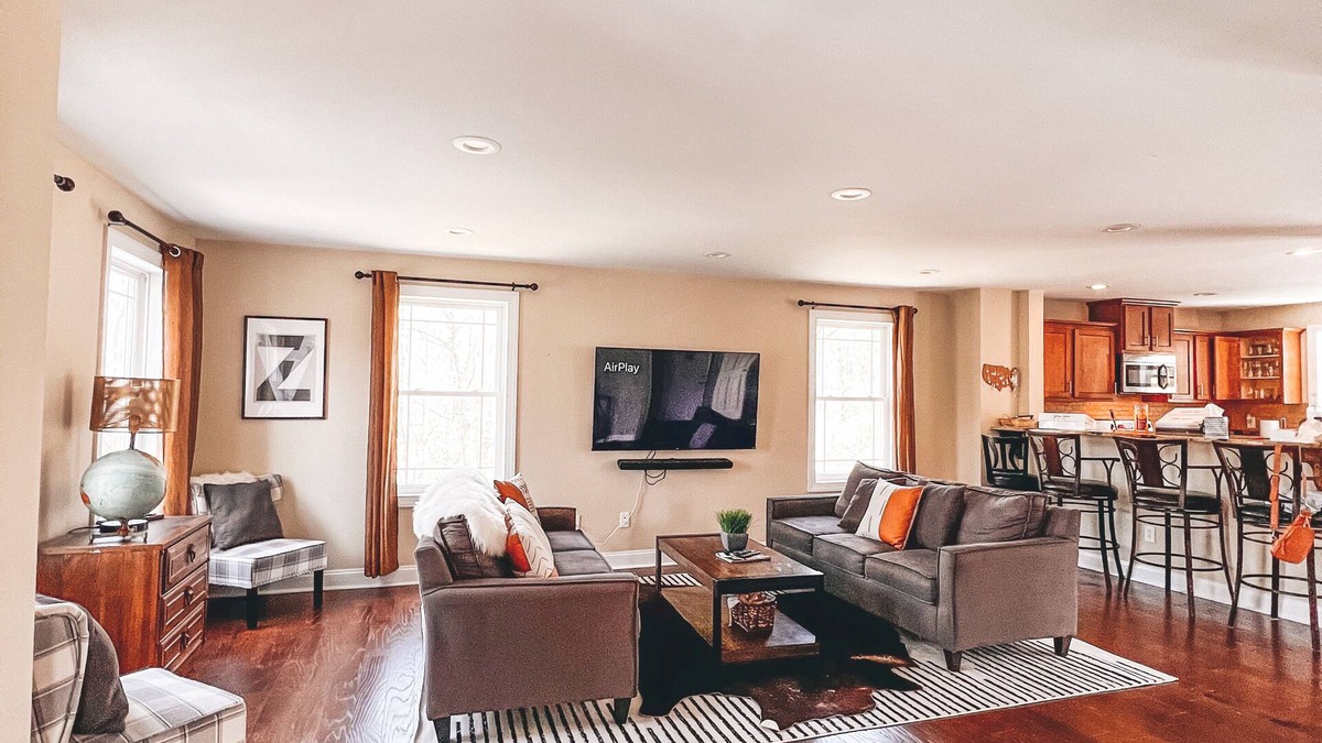 Jim Thorpe House | Luxe Lodge @ Poconos - Hiking, Rafting, Biking, Pool Table, Theater & Hot Tub