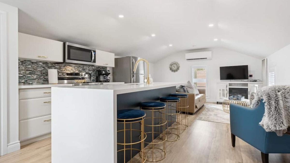 Port Dover Condo | Luxe Lodges on Lake Erie ~ Aquamarine ~ Beachfront