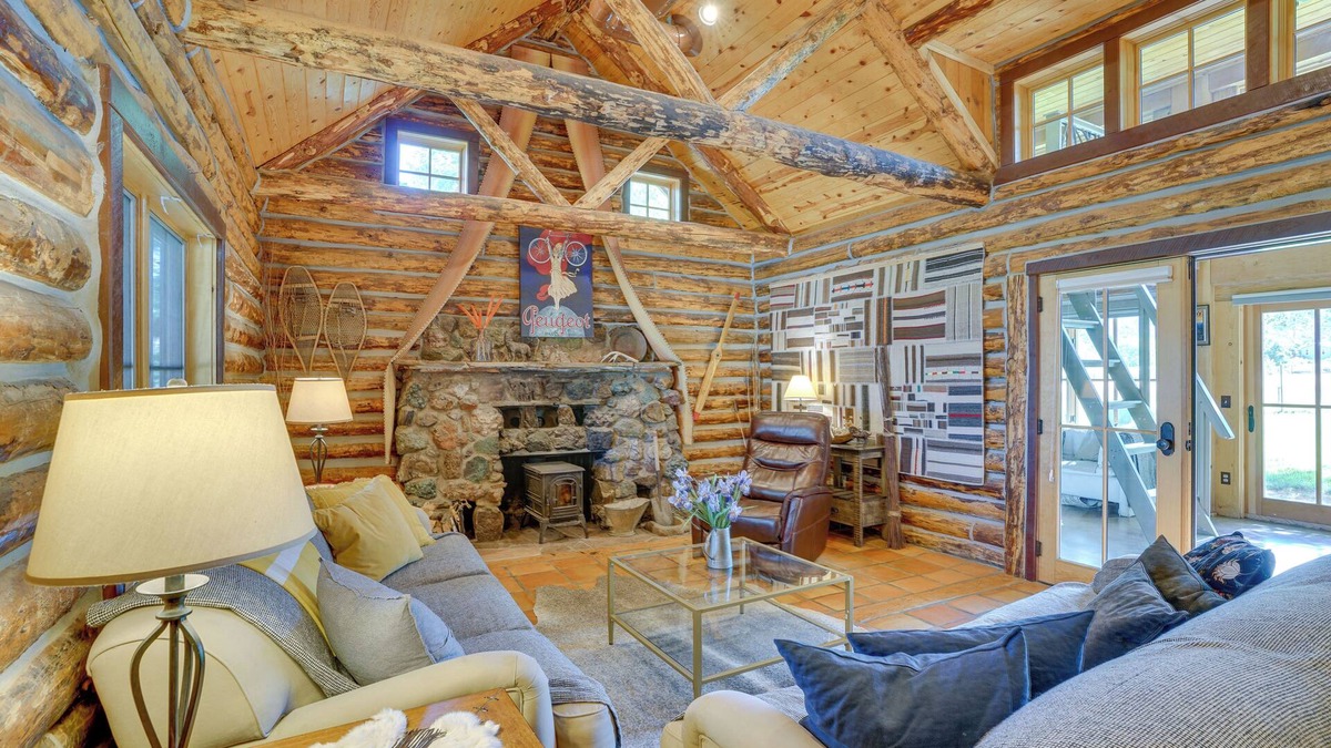 Spanish Valley Cabin | Luxe Log Cabin ~ 15 Mi to Downtown Moab!