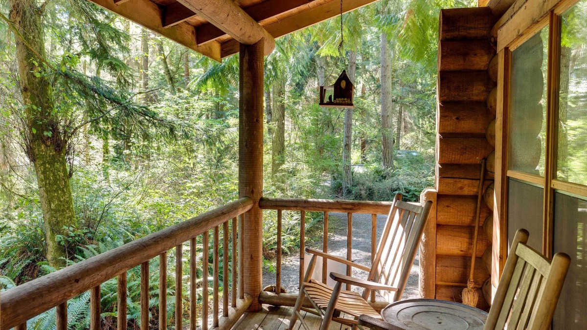 Greenbank Cabin | Luxe Log Cabin: 19 Acres of PNW Forest!